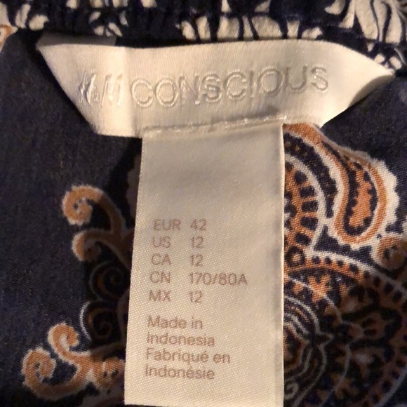 Unconscious size 12 navy print pull on shorts ,Elastic waist dress up or down - Picture 3 of 7